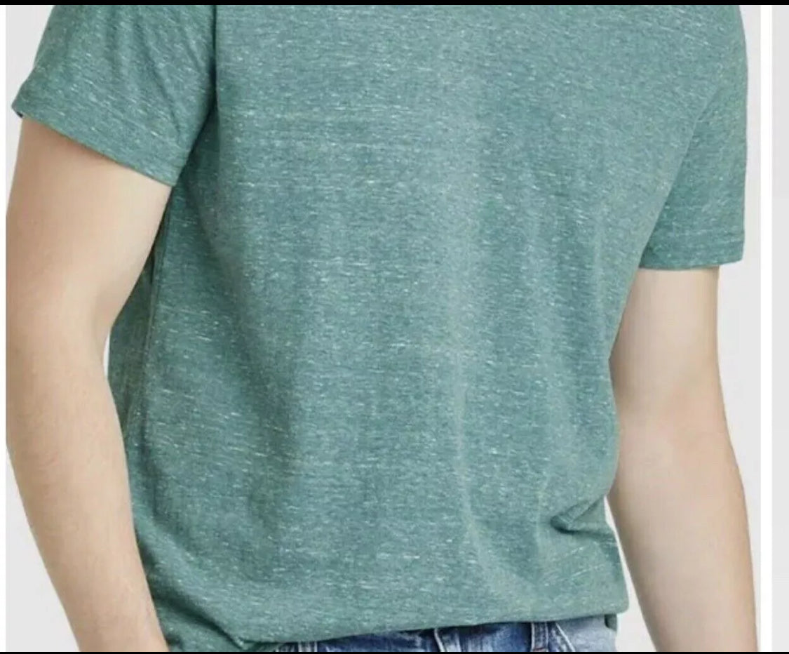 Men’s Short Sleeve, Standard Fit Tee. Small